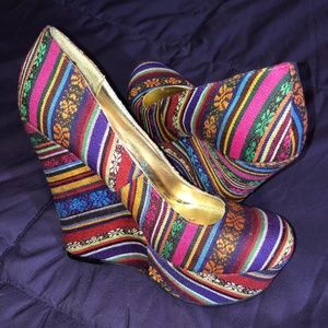 Dramatic bright heels/wedges.  SOXTAB.  Size 7.